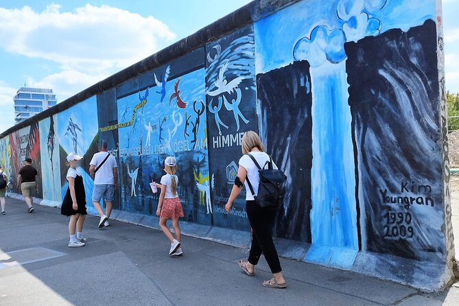 Minivan Driver and Guide (DIN15565) Tailor Made Berlin Highlights - Checkpoint Charlie and the Cold War story in 15 minutes