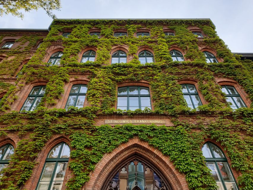 Nazi Berlin and the Jewish Community Tour - New Synagogue Berlin and the streets where community life and persecution overlap