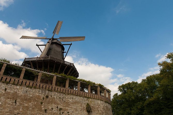 Potsdam, City of Emperors Walking Tour - What makes the tour feel good: guides, pacing, and group size