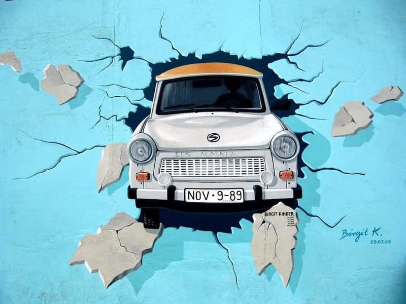 Private Alternative Berlin Tour -Murals, Graffiti and Squats - Friedrichshain-Kreuzberg and Oberbaumbrücke: ending with edge and a view
