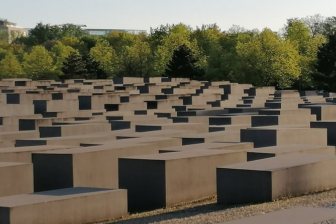 Private Berlin Top Historical Sites Tour with Black Van - Checkpoint Charlie and the Berlin Wall memorial: learning the city by crossing it