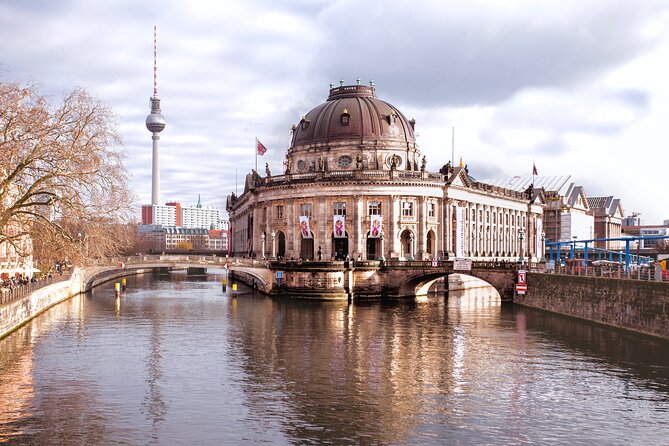 Private Berlin Walking Tour - Checkpoint Charlie: crossing points and escape stories