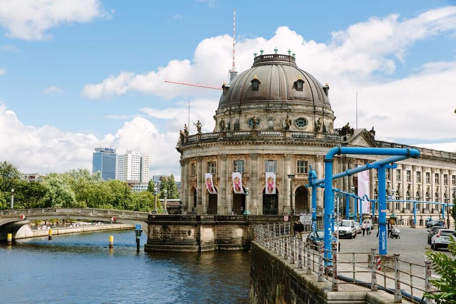 Private Highlights of Berlin Bike Tour - Spotting Nazi architecture today, with context so you’re not guessing