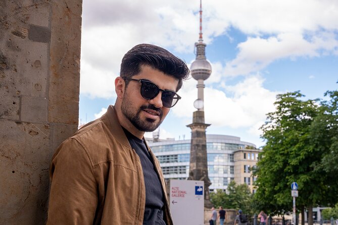 Private Personalized Photoshoot in Berlin - Stop 3: Kolonnadenhof for Cozy Courtyard Energy