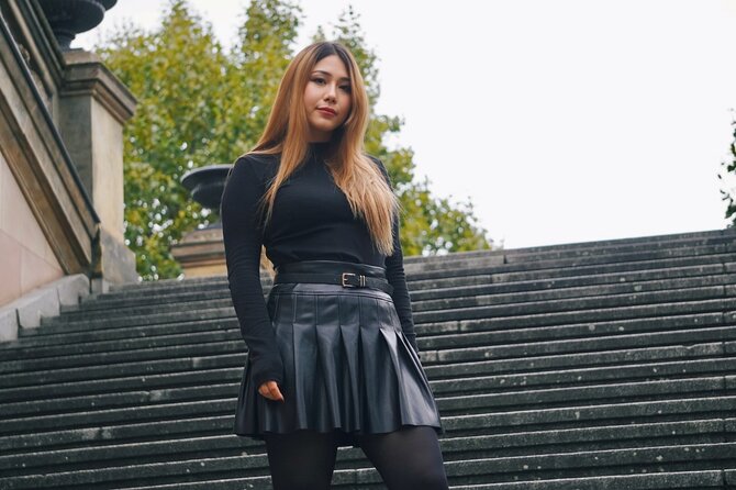 Private Photo Session in the Streets of Berlin - Reichstag area and the Spree bank: boats and the TV Tower vibe