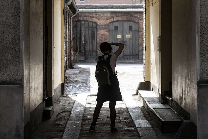 Private Photo Tour in Kreuzberg - Mariannenplatz, Marianne, and the Kunsthaus Thread