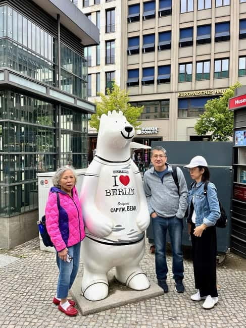 Private Taxi Tour through Berlin East and West and Kiez 4-6h - Historic core highlights: Pariser Platz, Brandenburg Gate, and the governmental center feel