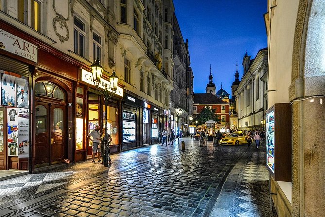 Private Transfer from Berlin to Prague, Hotel-to-hotel, English-speaking driver - Choosing the right vehicle for your group and suitcase count