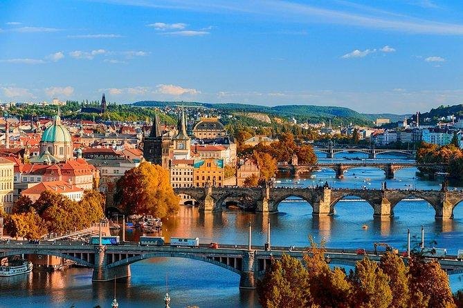 Private Transfer from Berlin to Prague with 2h of Sightseeing - Berlin to Prague without the station shuffle