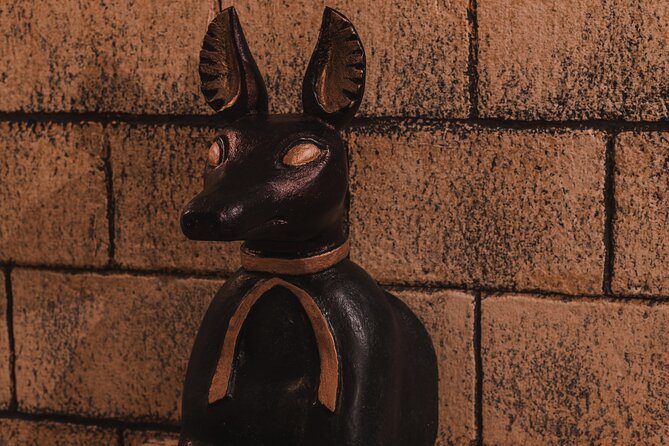 Private Tutankhamun's Tomb Live Escape Room in Berlin - Tutankhamun’s Tomb in Berlin, a pyramid set with tech and tension