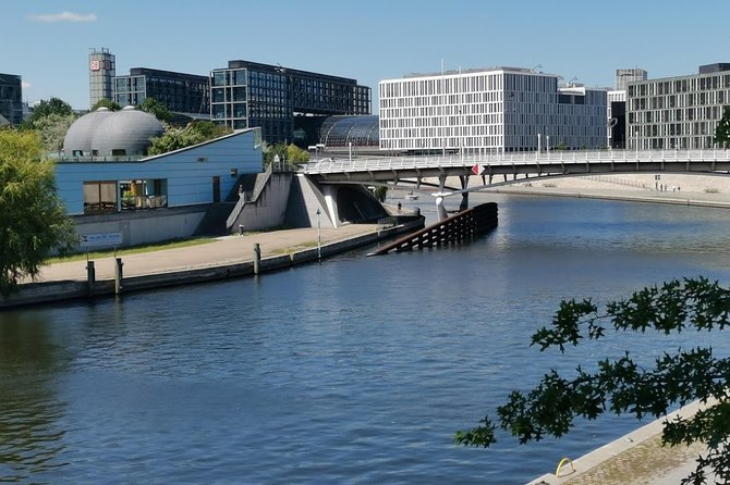 Private Walking Tour Berlin 3 hours: Brandenburg, Historic Center - Berlin Wall reminders: East Side Gallery and original wall traces