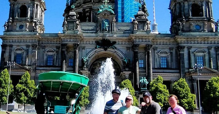 Promotion Berlin Rickshaw Shared Guide (Combo Vehicle Group) - Photo stops, close-up viewing, and cold weather comfort