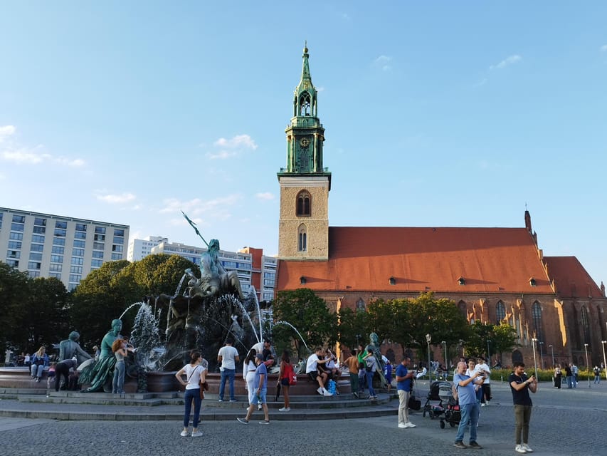 Promotion Berlin Rickshaw Shared Guide (Combo Vehicle Group) - Drinks and small-group comfort on the ride