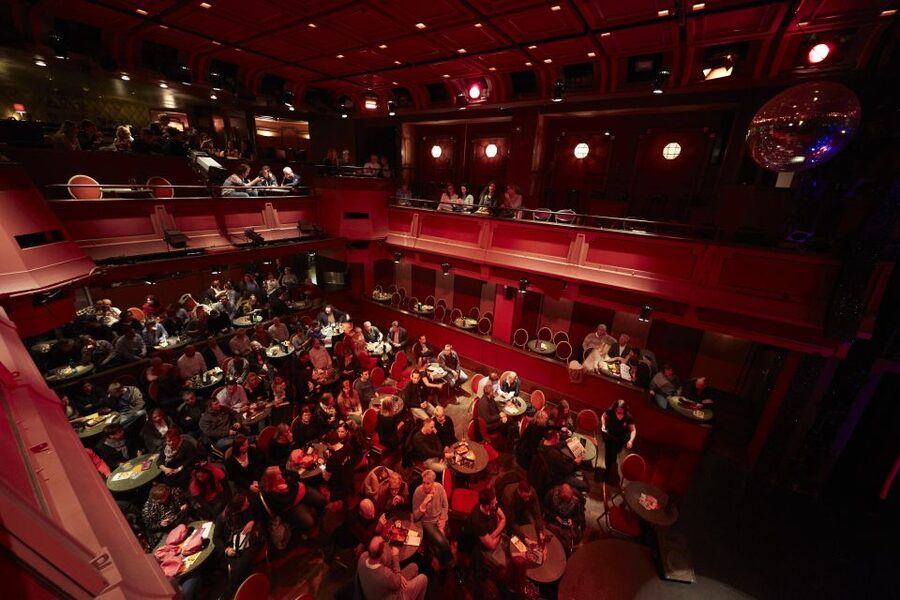 Quatsch Comedy Club Berlin: Die Late Night Show - Saturday at 22:15: how the timing shapes your plan