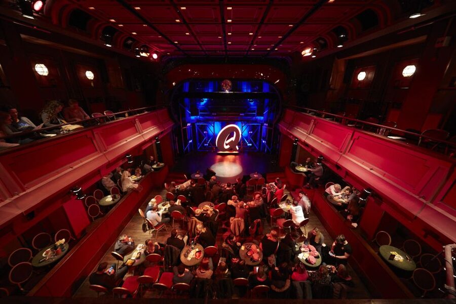 Quatsch Comedy Club Berlin: Die Late Night Show - The show format: host plus three comedians for 70 minutes