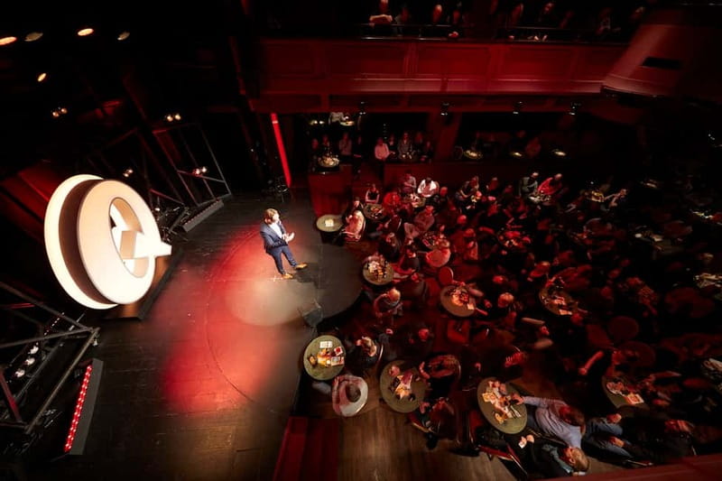 Quatsch Comedy Club Berlin: Die Live Show Entry Ticket - Inside the room: seating reality, tables, and the bar experience
