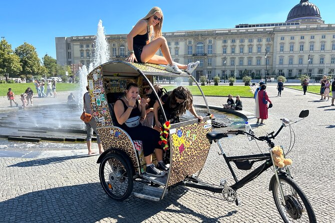 Rickshaw Tours Berlin - Groups of up to 16 people with several rickshaws - Free Stops vs. Ticketed Time: How to Plan Your Photos