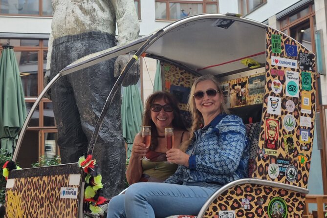 Romantic Berlin Rickshaw City and Photo Tour - incl. pick-up - Berlin’s best date-night setup, one rickshaw at a time