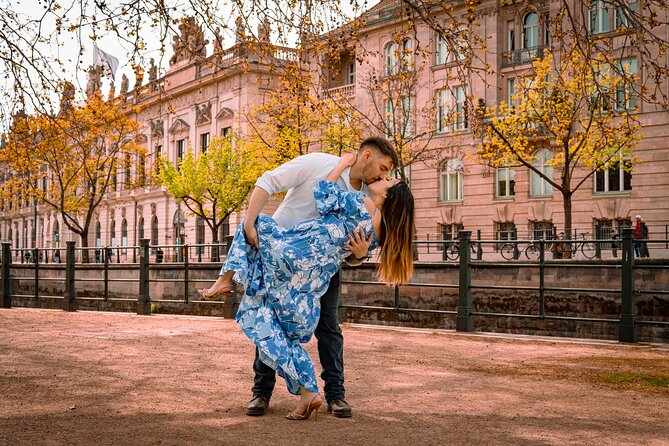 Romantic Couple Photoshoot in the Heart of Berlin - How to Get Photos You Actually Like (A Checklist That Saves You Stress)