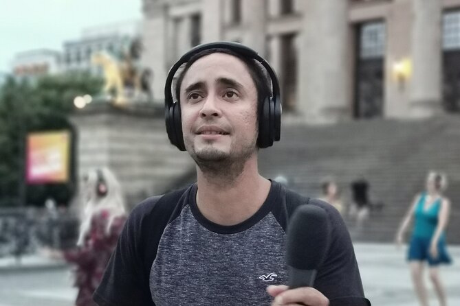 Silent disco through downtown Berlin with flash mobs - The DJ and guides: why the group vibe matters more than the route