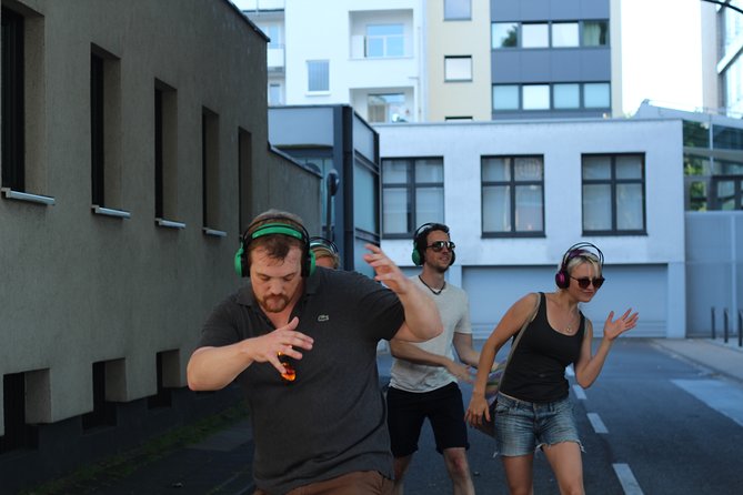 Silent disco through downtown Berlin with flash mobs - Music value for $20.40: what you are really paying for