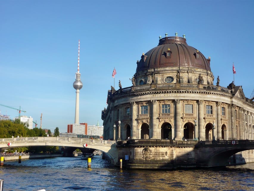 The Best of Berlin Private Guided Tour - The Reichstag and its glass dome: democracy built on painful memory