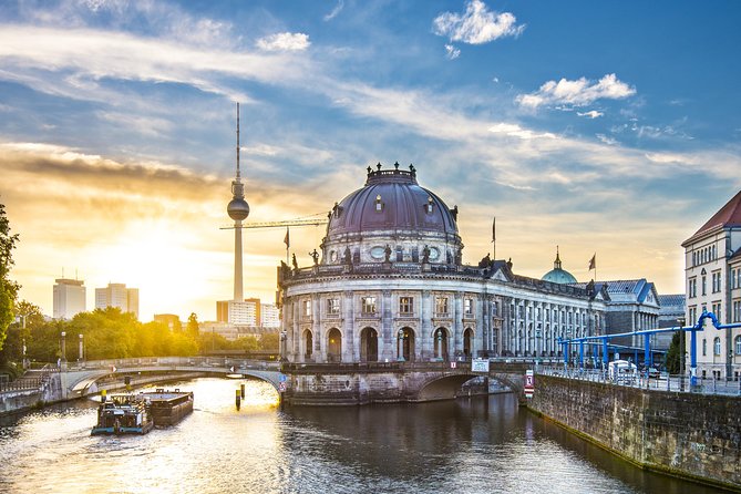 The Best Private Berlin Tour with a Car, Tour Guide and Pick up - Brandenburg Gate to Reichstag: Germany’s public face