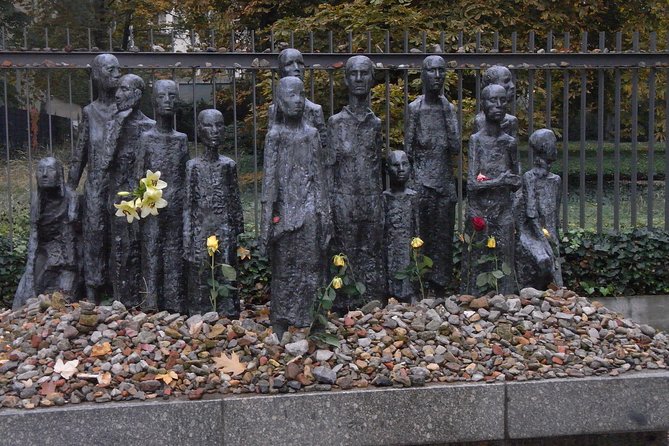 The Jewish Private Tour - A journey into the Jewish past of Berlin with N. Jacob - Hackesche Höfe courtyards: a calm way to begin