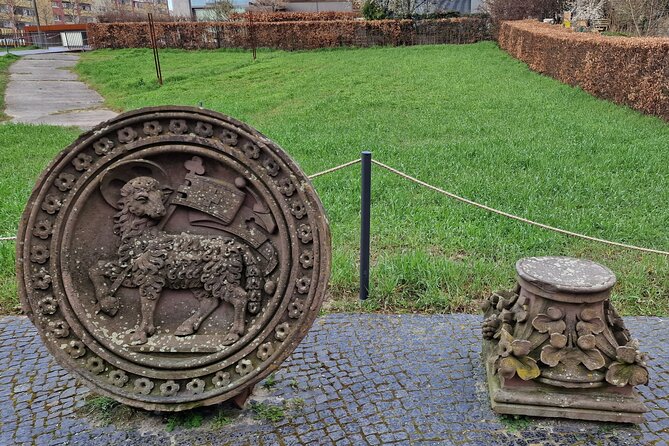Walking on the Wall: 3-Hour Tour in Berlin - Stop 4: Rabbit Field in the former death strip, admission included