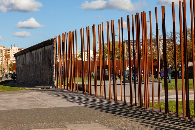Wall Tour Berlin - Fates, Heroes & Love Stories - Start at Elisabeth-Schwarzhaupt-Platz, then the ghost stations