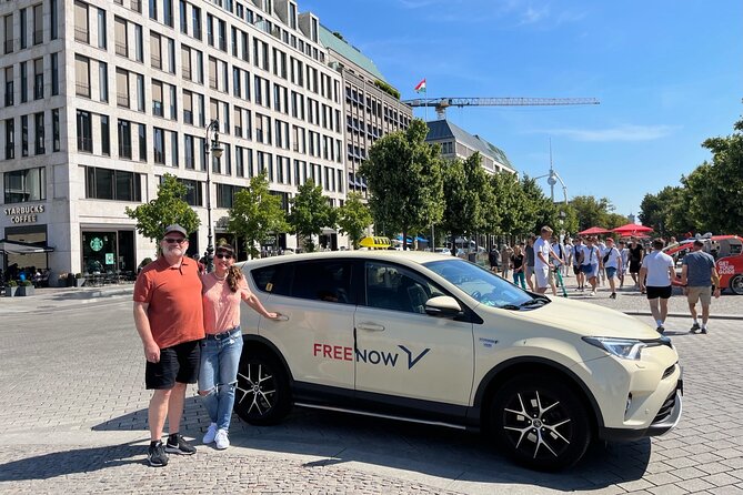 Welcome/Farewell SightseeingTaxi Tour +Transfer from/to the airport - Museum Island and Hackescher Höfe: Art Temples and Small-Scale Berlin